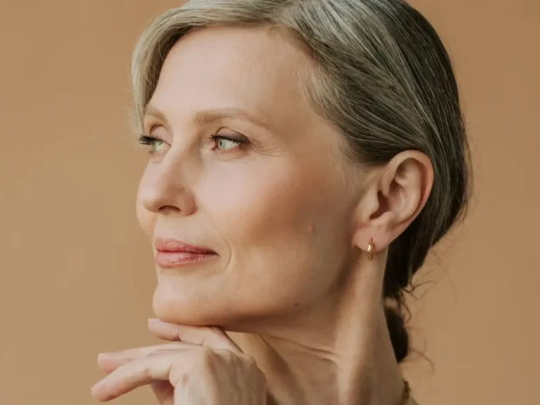 Routine beauté anti-âge : Les produits et techniques incontournables
